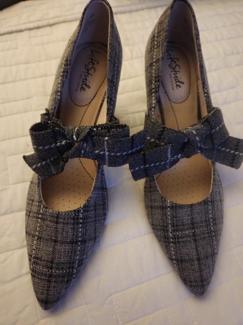 LifeStride Women’s Sashay Pointed Toe Pumps - Picture 2 of 6